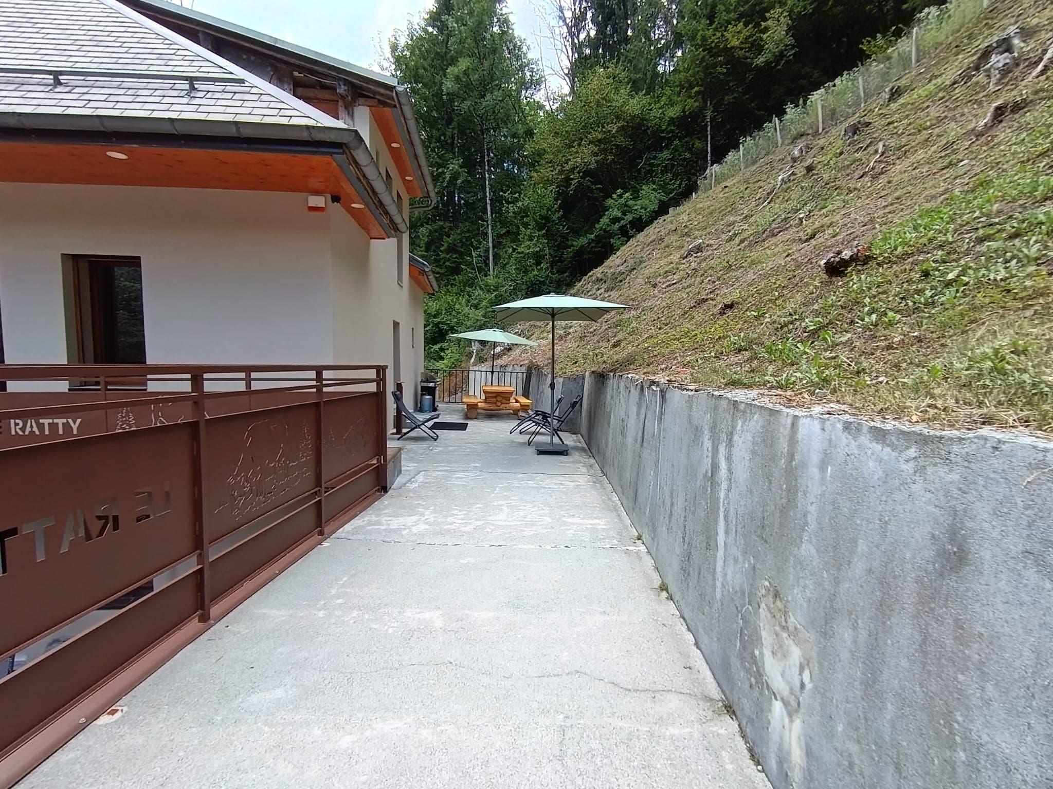 Terrasse de l'étage et garde-corps en découpe laser Le Ratty