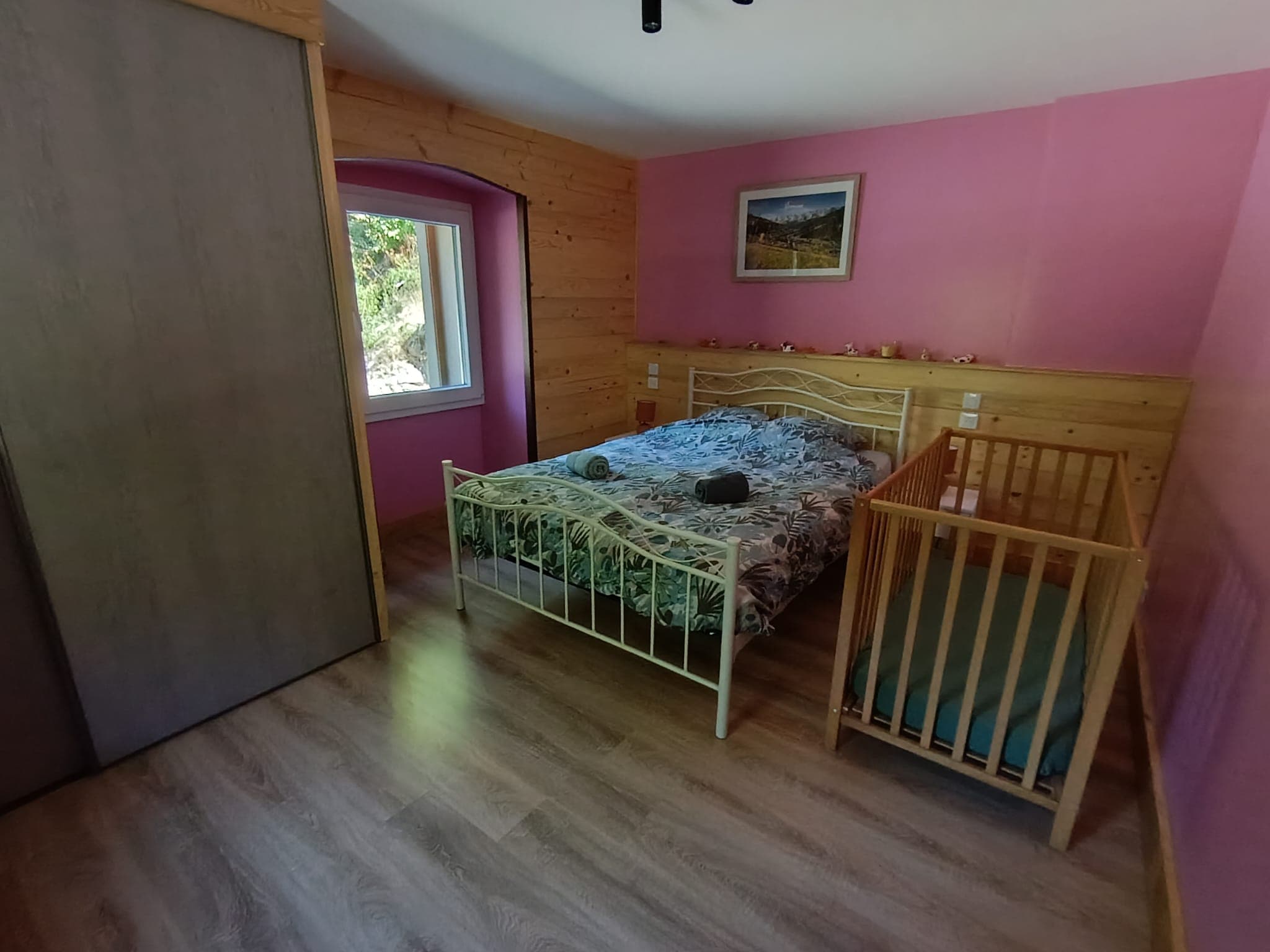 Première chambre, vue sur la montagne